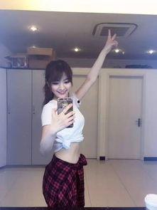 美女主播与小鲜肉在线,网络直播间里的浪漫邂逅