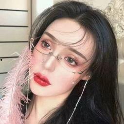 网红照片女生一个人,揭秘网红照片中的单身女神风采”